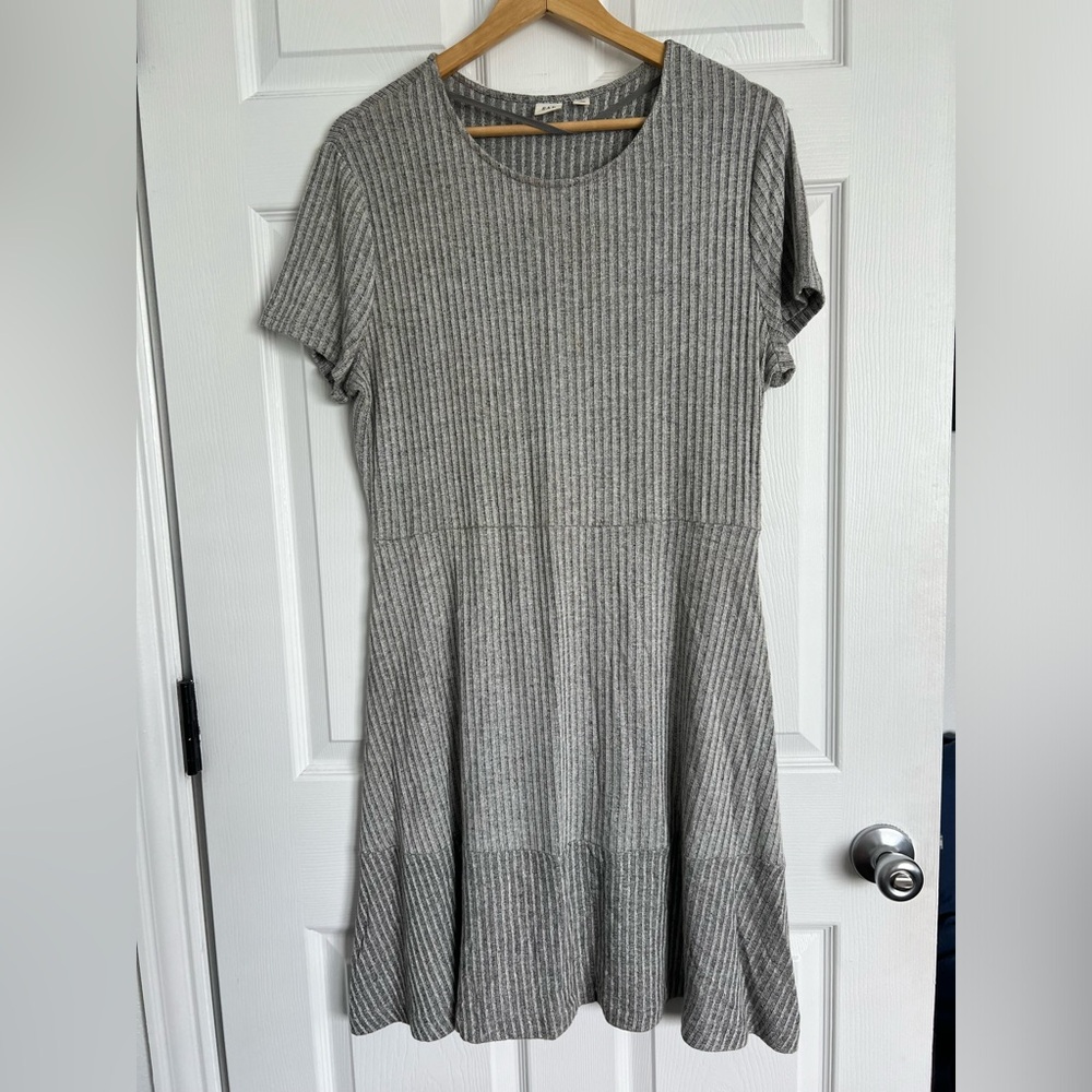 Size large GAP short sleeve sweater dress.  Flare. Gray heather.